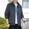 Mercancía de Fujian Chaqueta Deportiva para Hombre para Exteriores 2026 Primavera y Otoño Nuevo Estilo Cuello Alto Moderna Holgada Casual Atractiva Chaqueta
