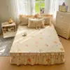 Falda de cama acolchada de vellón coral de terciopelo de leche de una sola pieza engrosada con encaje, colcha tipo sábana de franela con terciopelo y volante