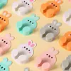 Gancho de Enchufe sin Taladro de Conejito Blanco de Dibujos Animados, Gancho Adhesivo Multifuncional para Cocina, Gancho para Enchufe de Corriente, Clip de Fijación
