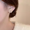 Brincos de Moda Vintage de Luxo Leve com Cravação de Diamantes Outono e Inverno Simples Franceses Populares Brincos para Mulheres Brincos Elegantes de Alta Qualidade Brincos