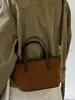 Bolsa de ombro estilosa e moderna para mulheres, apresentando um design único e chique, perfeita para uso casual, e uma nova coleção outono 2026 com um design de bolsa tipo balde texturizado de alta qualidade.