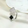 Anel de Trevo de Quatro Folhas de Luxo Leve Transfronteiriço Europeu e Americano Anel Aberto de Moda Exquisita de Alto Padrão para Mulheres com Zircônia Microincrustada Banhado a Ouro Cobre