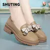 Sapatos Loafers Populares 2026, Sapatos Femininos Slip-On, Sola Macia, Sola Grossa Confortável, Estilo Primavera e Outono, Design Super Bonito
