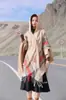 Estilo Étnico Capa Chal con Capucha Lijiang Xinjiang Xizang Noroeste Ropa de Turismo Fotografía Cálido Cabo Exterior