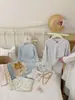 8003 Conjunto de Pijama para Niña 26 Principios de Otoño Nuevo Tejido de Punto Elástico Top y Pantalones de Bebé Niña Otoño Estilo Coreano Floral Cálido