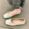Zapatos planos bajos estilo francés para mujer, nuevo modelo otoño 2026, zapatos Mary Jane de suela suave con lunares y lazo, estilo elegante