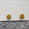 Brincos Pequenos de Cubo de Açúcar Cortados em Ouro Escovado para Mulheres, Luxo Acessível, High-End, Brincos Atmosféricos e Únicos, Brincos Simples para o Dia a Dia