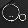 Juego de joyería de perlas para mujer, collar, pendientes, pulsera, juego de tres piezas, regalo para el Día de la Madre, hermosos accesorios para fotos de boda