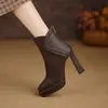 2026 Inverno Novo Couro Macio Moda Botas Femininas Confortáveis Bico Redondo Salto Alto Cano Curto Impermeável Plataforma Solado Grosso Salto Grosso Botas Individuais