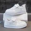 Zapatos de Skate para Niños 2026 Primavera/Verano Nuevas Llegadas Unisex Niños Zapatos Blancos Zapatos de Rendimiento Malla Transpirable Superficie de Cuero Zapatos Casuales Versátiles