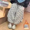 Pantalones de Forro Polar con Lunares Estilo Coreano para Niñas Otoño/Invierno 2026 Nueva Moda Infantil Pantalones Gruesos Casuales para Niñas Pequeñas