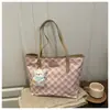 Bolsa Tote de Grande Capacidade para Mulheres no Trajeto para o Trabalho Verão 2025 Nova Moda Retrô Bolsa de Ombro para Sogra Bolsa Xadrez