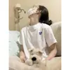 Camiseta Feminina Branca de Algodão Puro com Estampa Minimalista de Manga Curta, Blusa Interna de Verão Estilo Solta e Preguiçosa, Camisa Básica Camada de Base