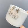 D01 Aretes de Perlas Aguja de Plata Trendyy Nuevos Coreanos Elegantes Populares Aretes de Diamantes Dulces Aretes de Flores Pequeñas
