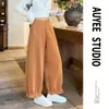 Pantalones grises cropped de estilo linterna para mujer petite, nuevo estilo primavera y otoño, con un look relajado y chic, caracterizados por un diseño de pierna ancha y una estética inspirada en Corea.