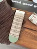 Calcetines Personalizados de Color Contrastante ins Tendencia Otoño/Invierno Nuevos de Algodón Peinado Antideslizantes de Media Pantorrilla para Mujer Calcetines sin Costuras de Rejilla Calcetines Apilados