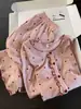 Pijama de Veludo Macio com Renda em Formato de Coração Doce Estilo Ins para Mulheres, Conjunto de Loungewear Quente Confortável e Amigo da Pele para Primavera e Outono