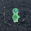 Nuevo producto transfronterizo: figura linda de alien que brilla en la oscuridad, accesorio de decoración DIY, adorno para coche y escritorio