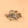 Adorno de Pulpo de Latón para Sostener en la Mano, Figura de Pulpo de Latón que Atrae la Riqueza, Mascota para Té, Regalo Souvenir de Latón