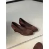 Zapatos de moda retro súper suaves de piel de oveja, mocasines bajos para mujer, de nicho, puntera redonda, tacón de cuña minimalista, tacones altos para commuting