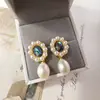 Nuevos pendientes de mujer de moda para comercio electrónico transfronterizo europeo y americano: perla natural, moda vintage popular, aretes creativos para dama