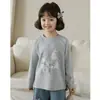 Camiseta para niña Wulibu Yi, nueva de otoño para niños, manga larga, cuello redondo, estampado de conejo, camiseta básica, ropa moderna de moda hecha a medida