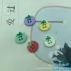 Tomatezinho fofo desenho animado quatro olhos spray de tinta botões de plástico roupas infantis DIY feito à mão acessórios de cor