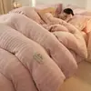 Conjunto de Quatro Peças de Veludo Leite Grau Mãe e Bebê Curva Esculpida Cor Sólida Lençol Capa de Edredom Conjunto de Três Peças Espesso Quente Outono e Inverno