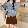 Nuevo cárdigan de punto a rayas de cuello redondo estilo coreano simple para otoño e invierno, chaqueta suéter de estilo suave y delicado para mujer