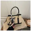 Bolso Retro Pequeño para Viajes Diarios para Mujer 2025 Nuevo Otoño e Invierno Moda Bolso Cruzado Bolso de Mano de Nicho Simple Bolso Tote Pequeño