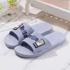 Borracha Macia Verão Masculino Casa Confortável Respirável Banheiro Antiderrapante Exterior Versátil Casual Casal Chinelos Masculinos Antiderrapantes