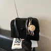 Bolsa de Axila Estilo Retrô Nicho Feminina Portátil para o Dia a Dia Bolsa Tote Grande Capacidade Bolsa de Bowling em Camurça