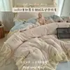 2026 Nuevo Estilo Coreano de Blogger Casual Floral Clase A Apto para Bebés Terciopelo de Leche Encaje Juego de Cama de Cuatro Piezas para Uso Doméstico
