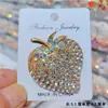 Broche de Mariposa Hueca con Diamantes AB Iridiscentes para Mujer, Pin de Mariposa de Diamantes Lujoso a Todo Color para Trajes y Abrigos, Broche Elegante y Lujoso