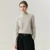 Suéter de cashmere pronto para usar de primeira linha com gola alta discreta, simples, quente para outono e inverno, bom para sobreposição, elegante, macio e aconchegante, versátil, suéter base de tricô