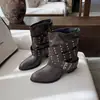 Elegantes botas de tacón alto de cuero para mujer con diseño de pierna ancha, que cuentan con una cómoda y moderna hebilla de cinturón, adornos de remaches de otoño y un nuevo estilo versátil para 2026