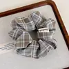 Scrunchie Dupla Camada Xadrez Renda Escura Estilo Academia Retro 2026 Nova Moda Versátil