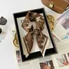 Pañuelo cuadrado marrón estilo Maillard para mujer, nuevo modelo otoño 2026, elegante y versátil, se puede usar como accesorio decorativo para el cabello o bufanda para el cuello, venta al por mayor