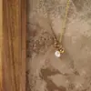Collar de Perlas de Agua Dulce con Hebilla Retro Ot de Venta Caliente Europea y Americana para Mujer, Joyería de Acero de Titanio de Lujo Ligero de Nicho para Verano al por Mayor