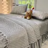 2026 Nuevo Estilo Pom-pom Bordado de Rizo Gasa Arrugada 200g Bordado de Vellón de Leche Acolchado Relleno de Algodón Funda de Cama Juego de Cuatro Piezas