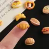 Miniaturas de pan de postre simulado, hot dogs, juguetes de comida, pegamento de crema hecho a mano para DIY, fundas de teléfono, accesorios para el cabello, materiales para decoración de uñas