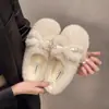 Outono Inverno 2026 Nova Moda Celebridade da Internet Versátil Chinelos de Pelo Femininos para Exterior Fechados Laço Chinelos de Algodão com Solado Grosso