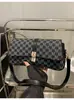 Bolsa Feminina Elegante 2026 Verão Novo Modelo Grande Capacidade Simples Versátil Moda Retro Nicho Bolsa Transversal