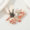 Broche de grulla estilo retro chino, ramillete de flor de ciruelo, pin de alta gama anti-exposición, broche de animal de moda, pin para cuello estilo nacional