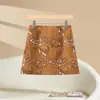 Saia curta jacquard bordada estilo vintage francês sob medida para mulheres, novo modelo outono 2026, cintura alta, justa ao quadril, modeladora
