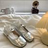 Zapatos planos versátiles de punta cuadrada y boca baja plateados tipo Mary Jane para mujer 2025 Nuevo verano estilo francés Zapatos pequeños de piel con faldas