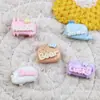 Mini tamaño pequeño plato de dibujos animados accesorios de resina pegamento de crema hecho a mano casero funda de teléfono móvil pasador de pelo accesorios para el cabello material al por mayor