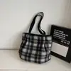 Bolsa Tote Estilo Preguiçoso de Inverno para Mulheres 2025 Nova Versátil Estilo Coreano Xadrez Grande Capacidade Leve Ombro Transversal