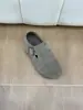Novos sapatos femininos estilo Birkenstock em camurça retrô 2026, bico redondo, sola macia, sapatilhas sem cadarço, mocassins versáteis