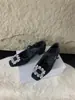 Sapatos de Salto Grosso Retro com Strass Sapatos Femininos Quentes Outono e Inverno Novos Versáteis Franceses Mary Jane Sapatos de Pelo